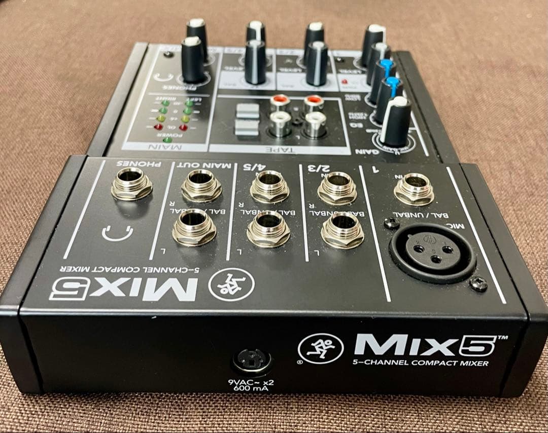 Mackie Mix5 コンパクトミキサー