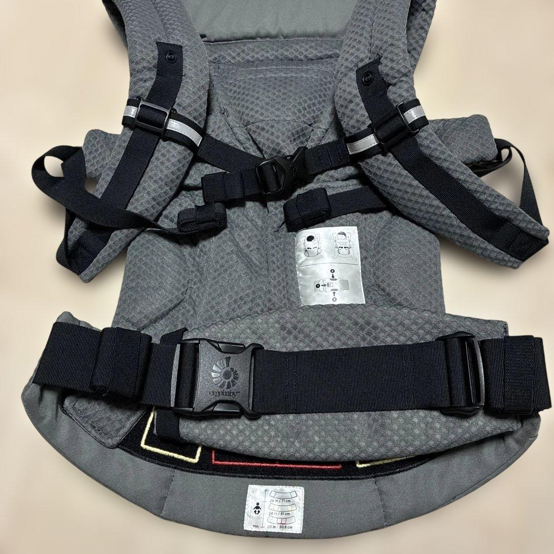 美品　エルゴの抱っこひも　オムニブリーズ　グラファイトグレー　メッシュ