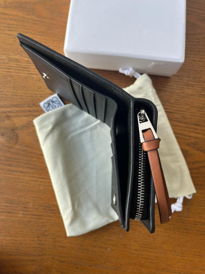 ロエベ LOEWE ジブリ となりのトトロ まっくろくろすけ 二つ折り財布