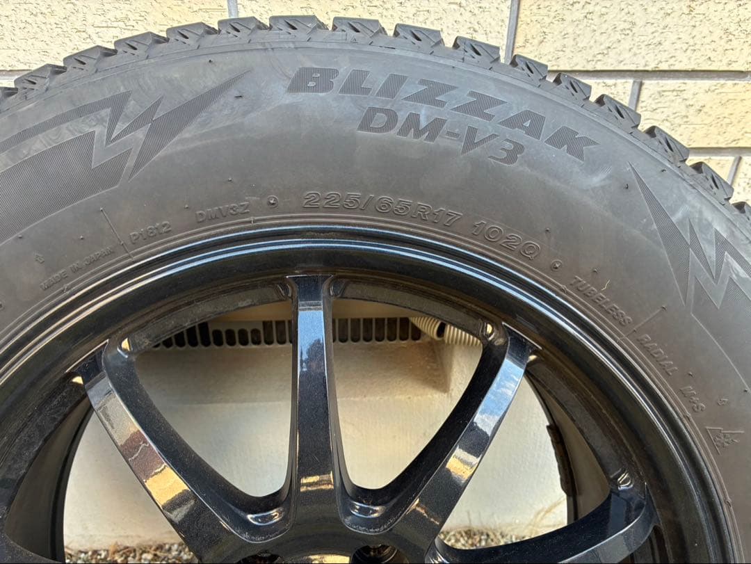 ブリヂストン BLIZZAK DM-V3 225/65R17