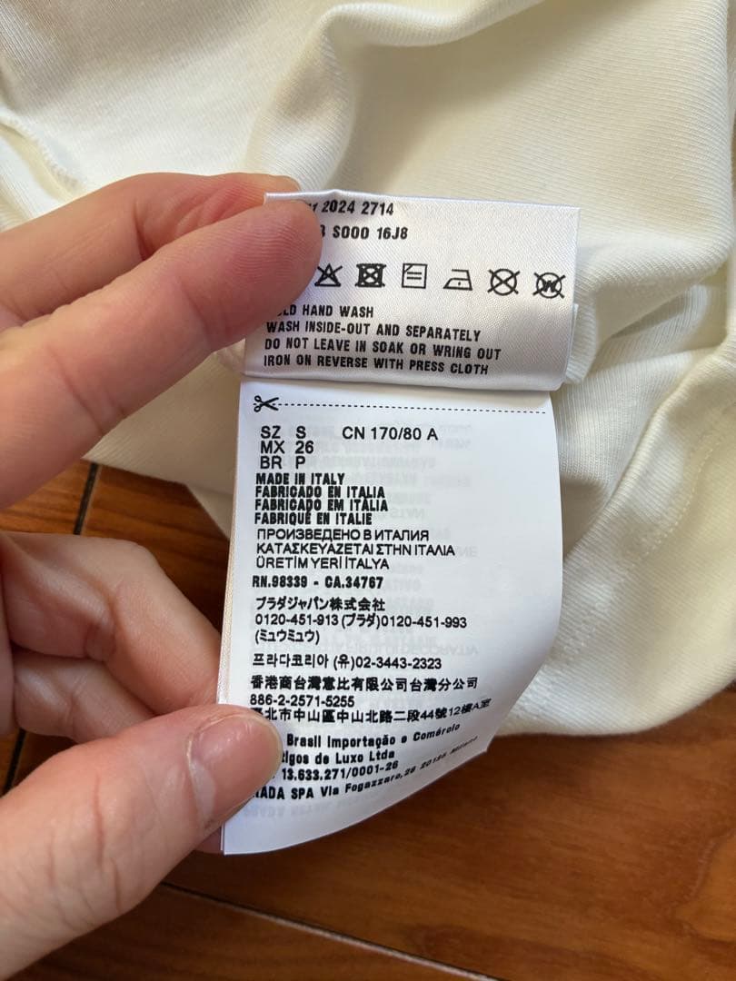 miu miu ホワイト Tシャツ 半袖　utahinahana様こ専用。