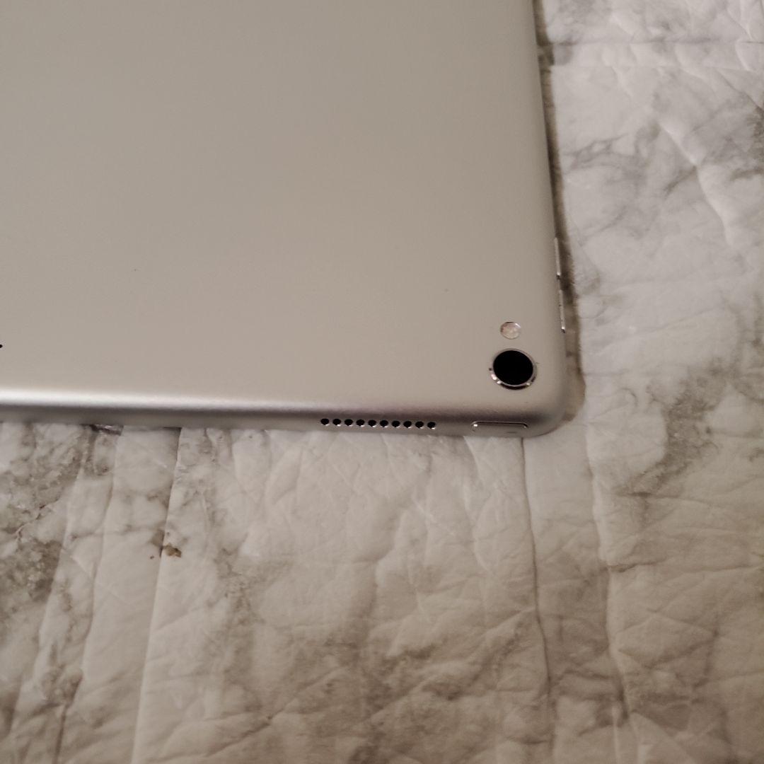 105 iPad pro 12.9 2世代 64GB Wi-Fi シルバー