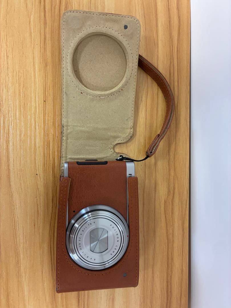 FUJIFILM XF1デジタルカメラ 充電器・カバー付