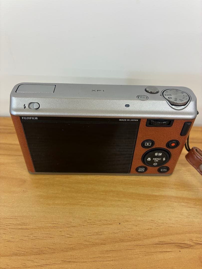 FUJIFILM XF1デジタルカメラ 充電器・カバー付