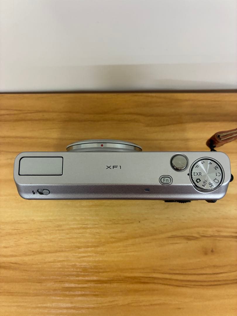 FUJIFILM XF1デジタルカメラ 充電器・カバー付