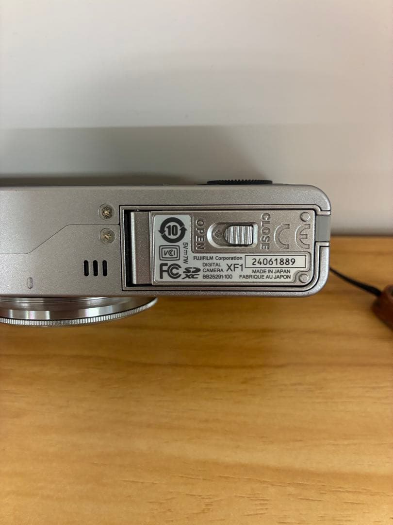 FUJIFILM XF1デジタルカメラ 充電器・カバー付