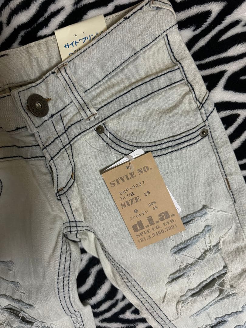 新品タグ付き　d.i.a ダメージ加工ブーツカットデニム
