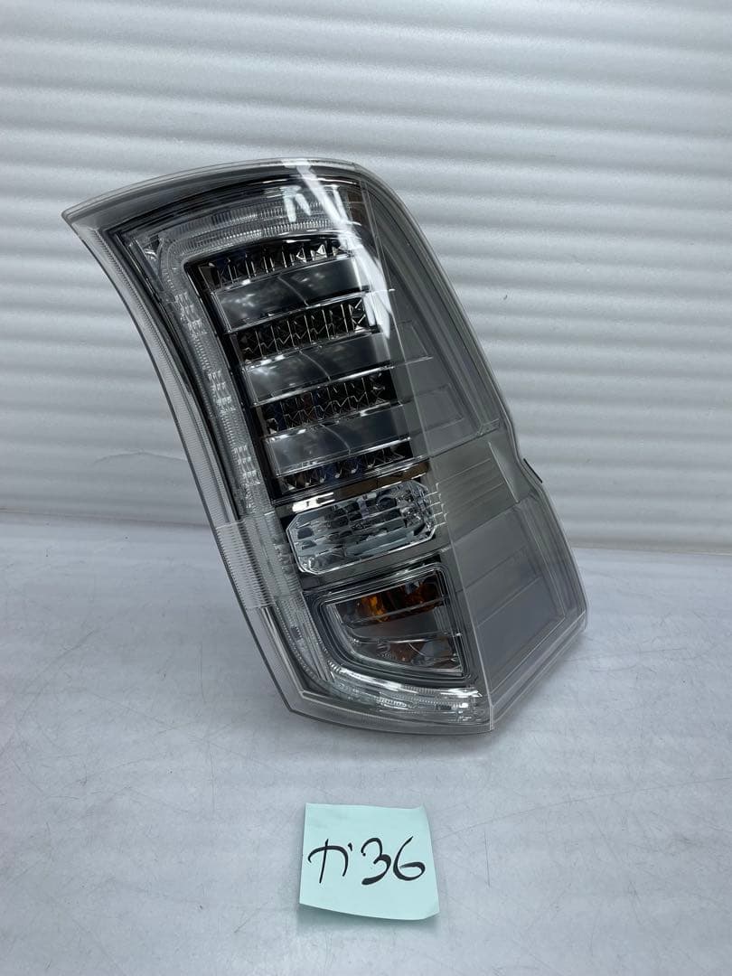 中古|ステップワゴンDBA-RK5 左テールランプスタンレー W0587 か36