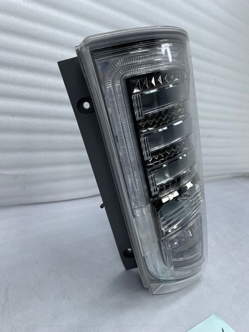 中古|ステップワゴンDBA-RK5 左テールランプスタンレー W0587 か36