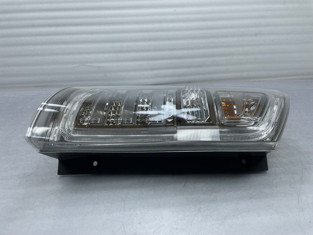中古|ステップワゴンDBA-RK5 左テールランプスタンレー W0587 か36