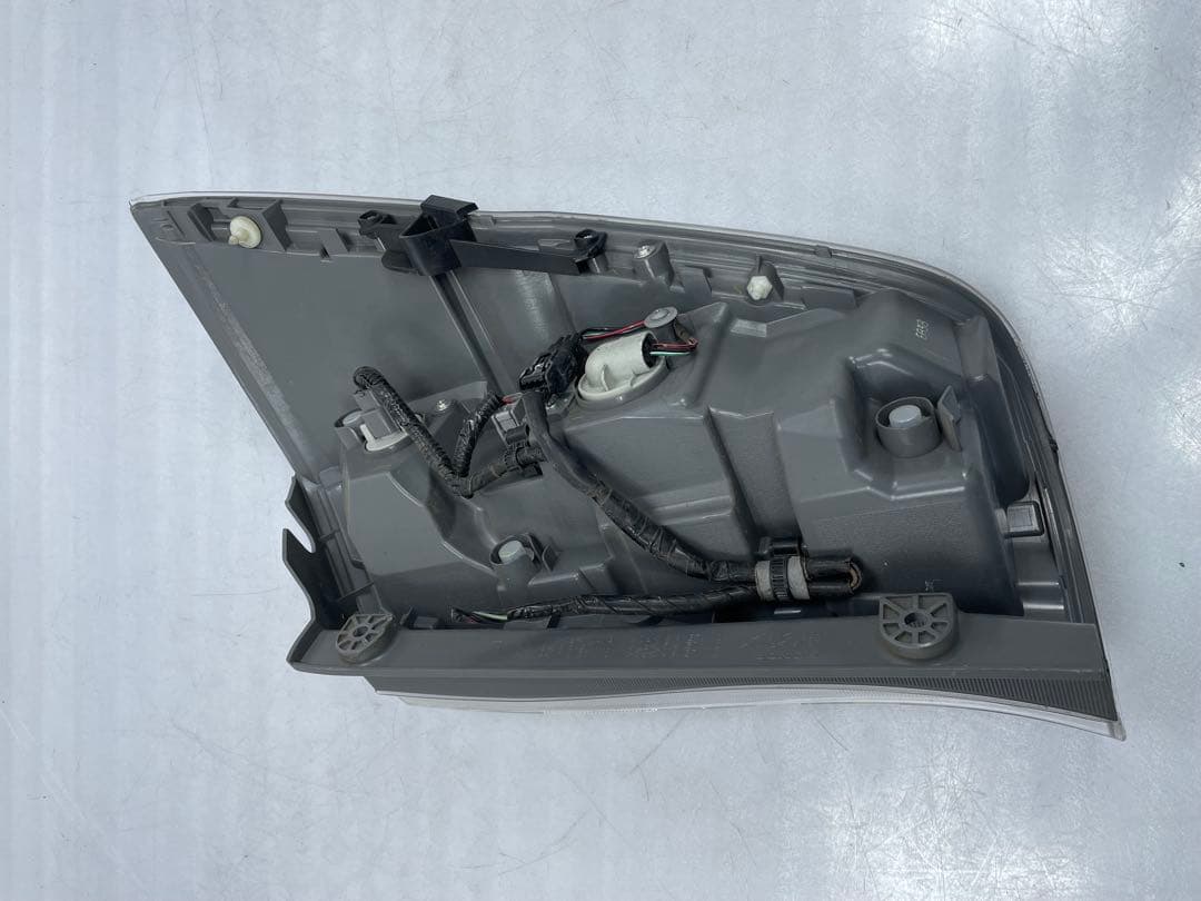中古|ステップワゴンDBA-RK5 左テールランプスタンレー W0587 か36