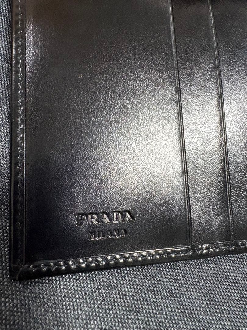 PRADA ブラック 二つ折り財布　新品未使用品