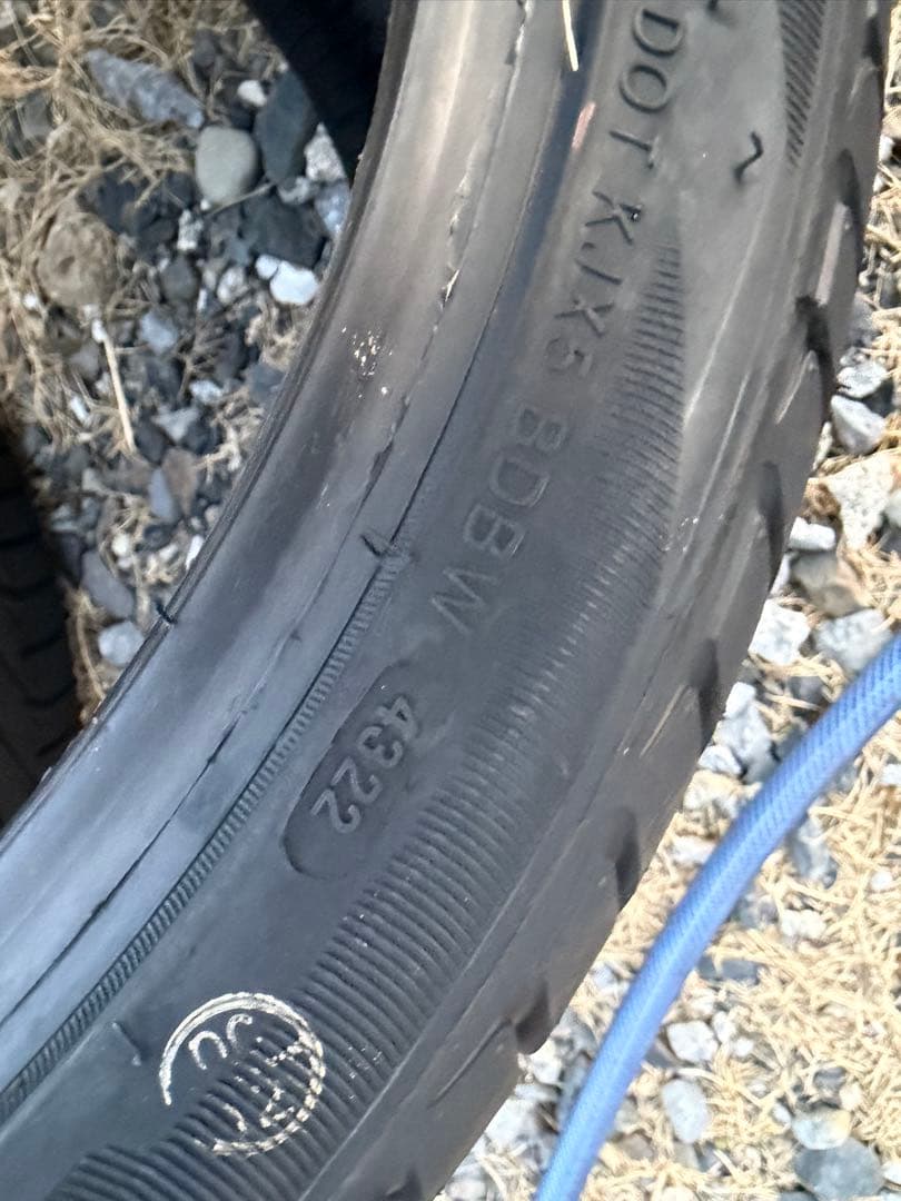 サニュー　2本 sinew 225/35r18 22年43週　使用20キロ