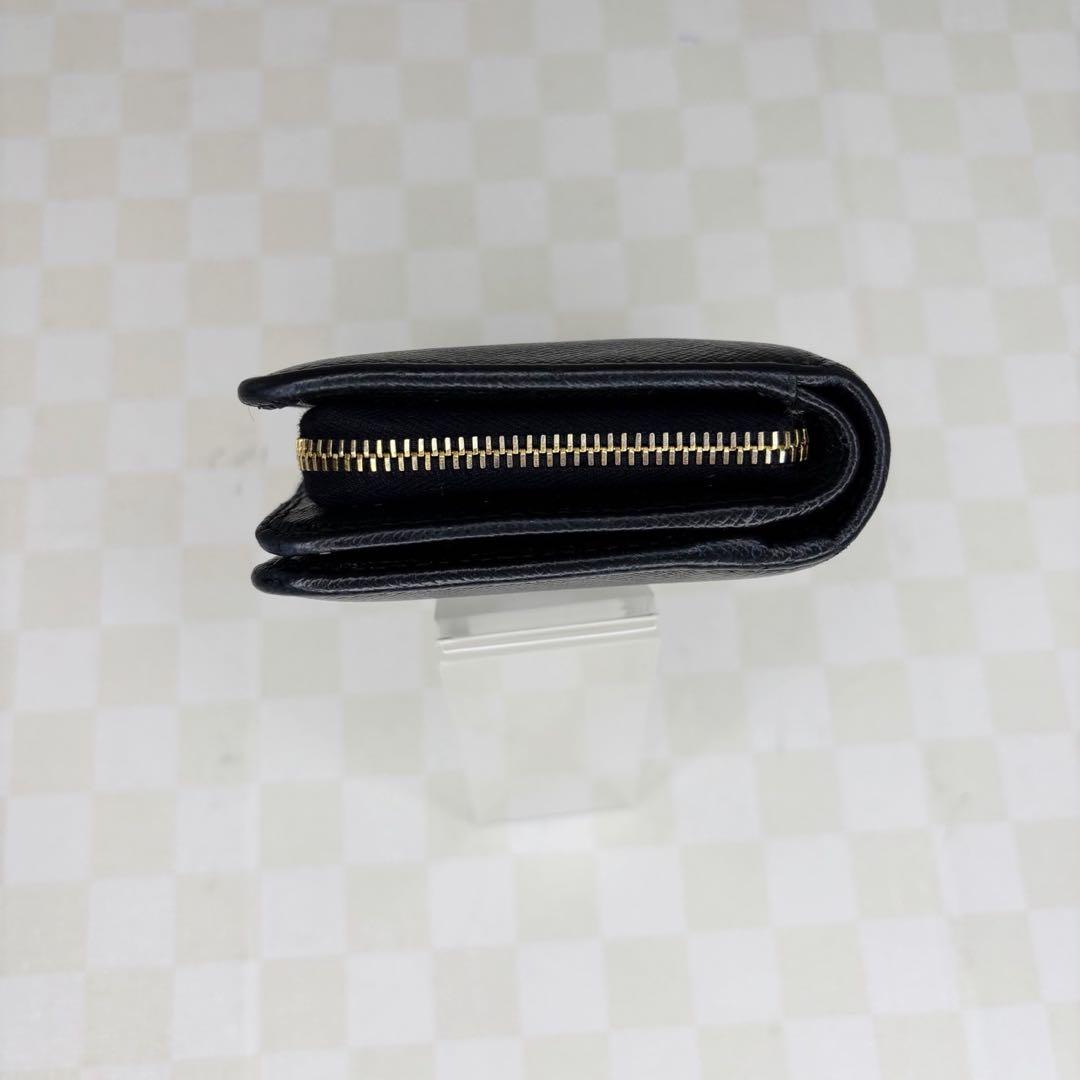 極美品　PRADA プラダ　財布　二つ折り　ブラック　M611