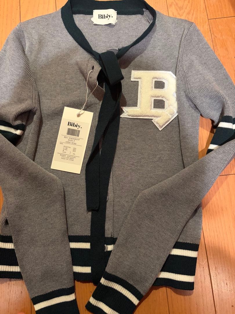 bibiy正規品大人気ロゴ リボン付きカーディガン グレー