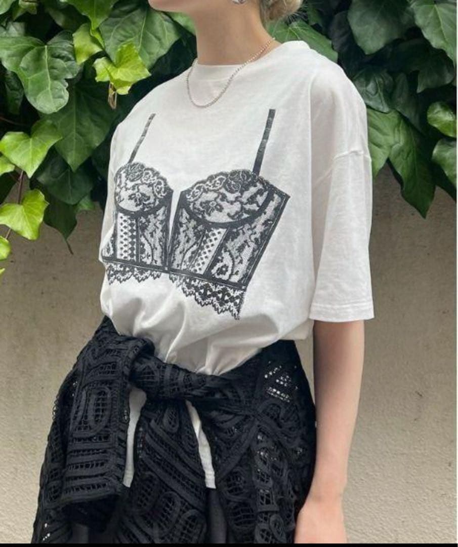 Ameri♡ MEDI LINGERIE TROMPE L`OEIL TEE