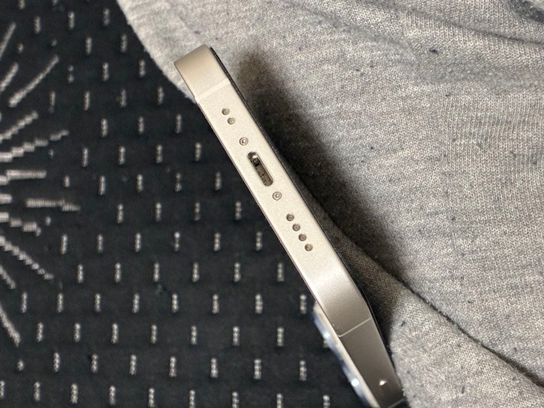 iPhone 13 mini 本体 充電ケーブル・ケース付き