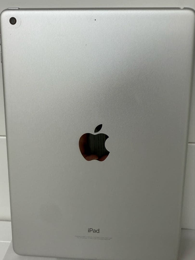 iPad 第6世代 32GB シルバー Wifiモデル
