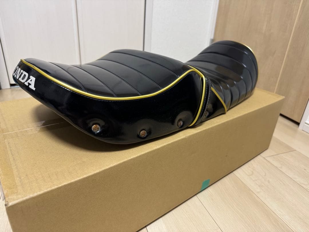 啓*次様 ジェイド250 mc23 タックロール　シート　当時物　黒金