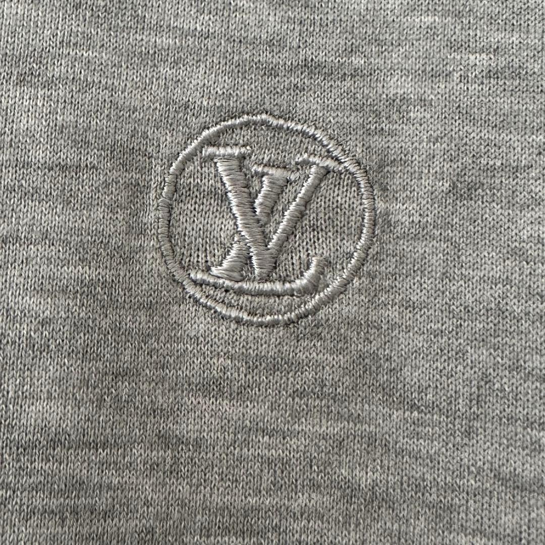 りの　ルイヴィトン　Tシャツ　グレー　ロゴ