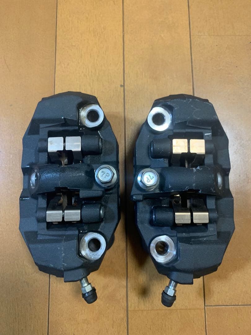 SUZUKI隼二型純正TOKICO ブレーキキャリパー セット