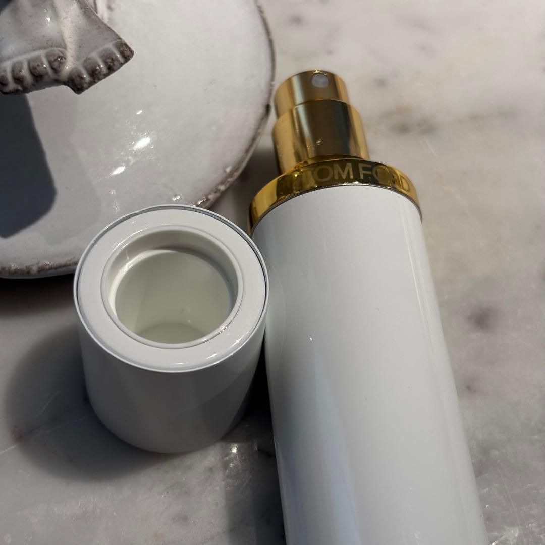 正規品 ほぼ未使用 トムフォードホワイトスエードオードパルファムスプレィ10ml