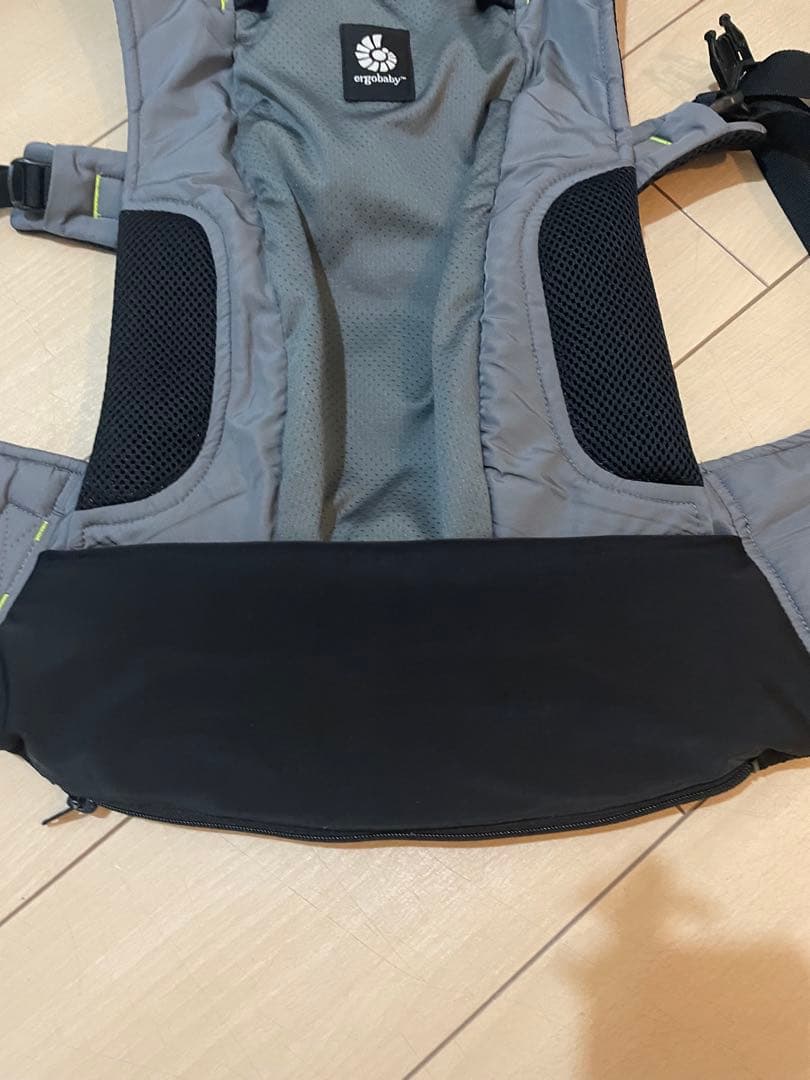 【極美品】エルゴベビー　AWAY アウェイ　コンパクト　抱っこ紐　メッシュ
