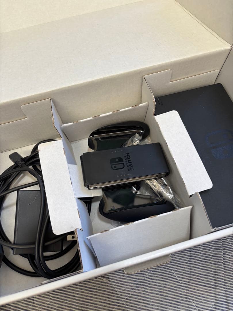 Nintendo Switch 本体　Joy-Con無し