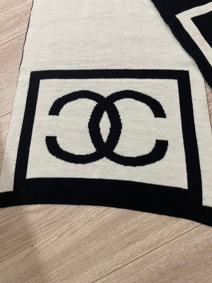 CHANEL ロゴ入り マフラー 黒/白