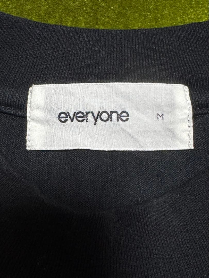 トップス everyone back logo Tee BK M
