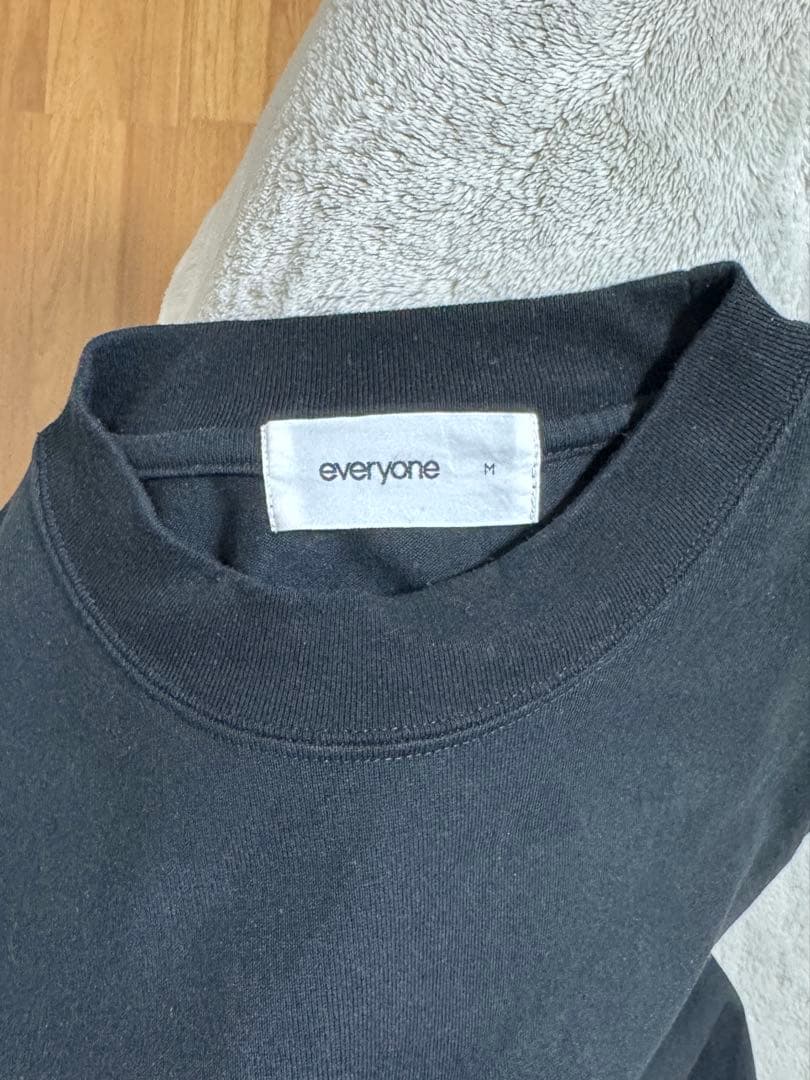 トップス everyone back logo Tee BK M