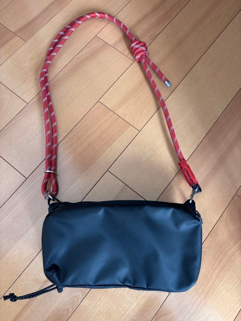 【美品】Topologie トポロジー　ボトルサコッシュ　8mmストラップ付き