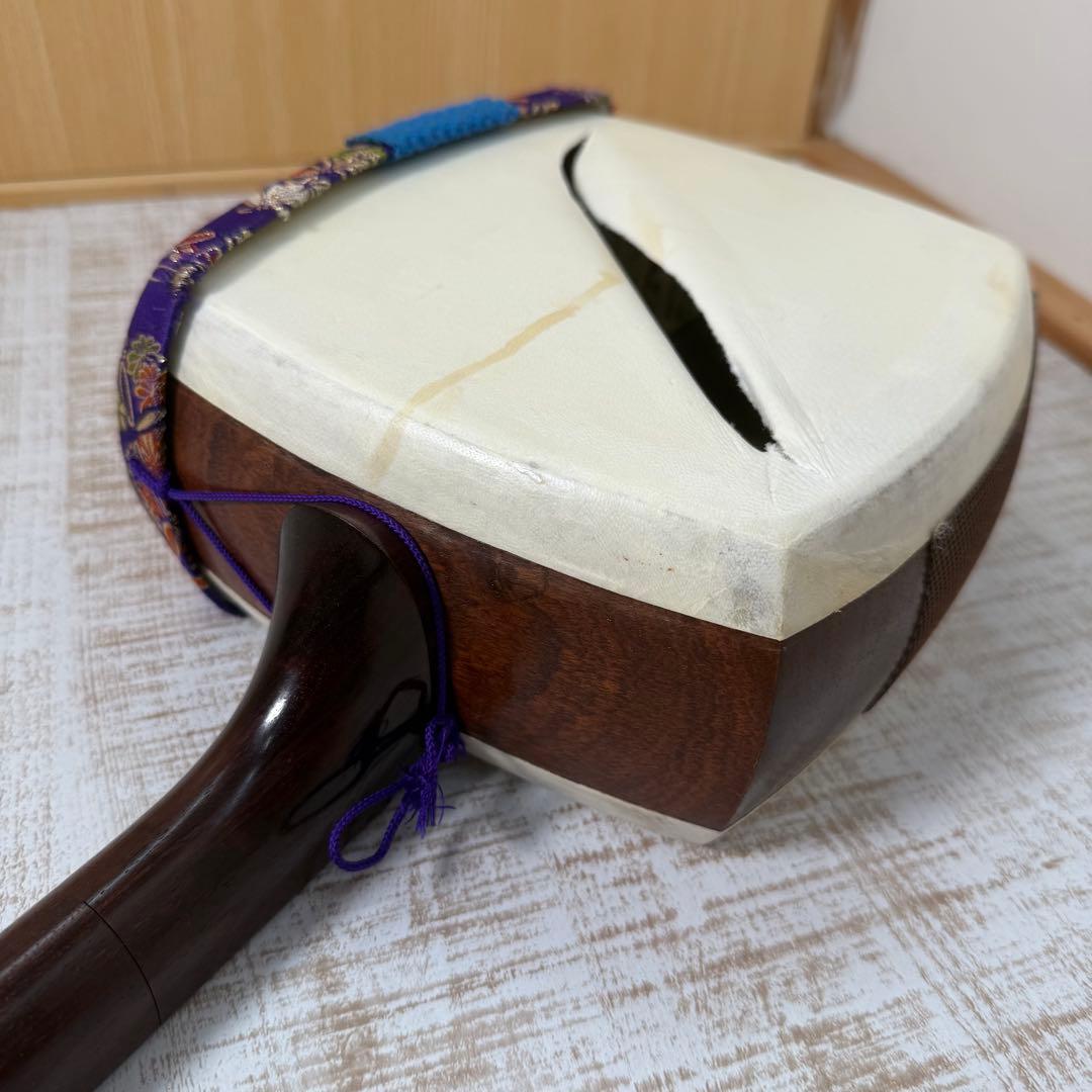 津軽三味線 中棹　紅木 高級材 ハードケース付き 琴三絃師　石村屋 天然素材駒