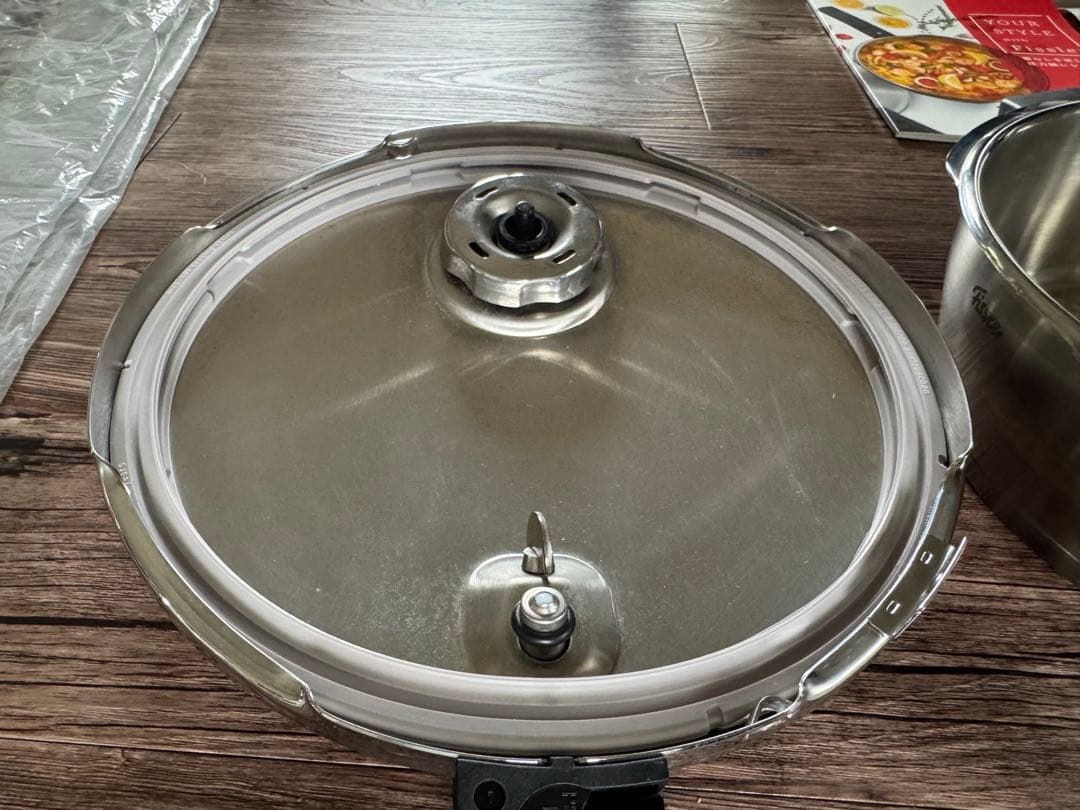 H*o様 フィスラー 圧力鍋 2.5L + 4.5L セット ビタビットプレミア