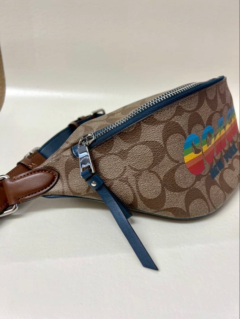 COACH ボディバッグ・ウエストポーチ ブラウン・マルチカラー