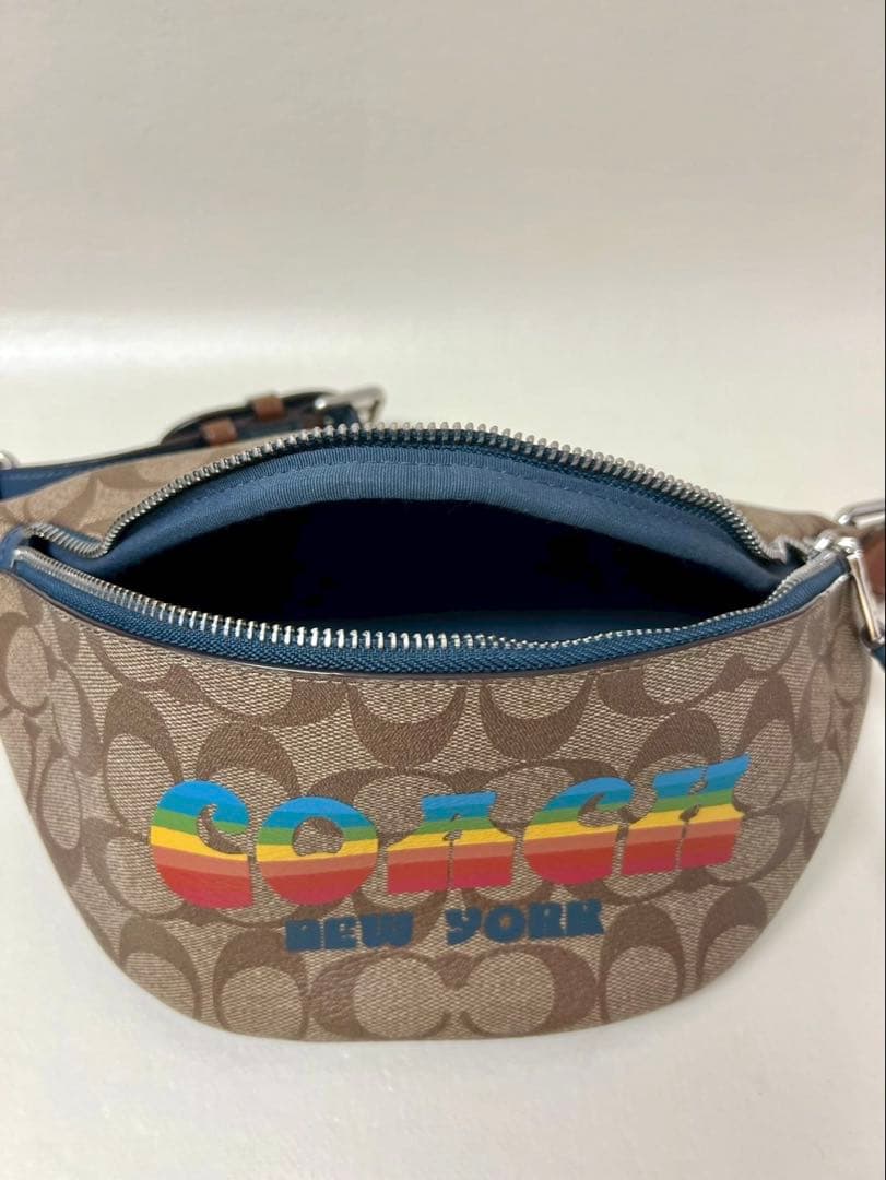 COACH ボディバッグ・ウエストポーチ ブラウン・マルチカラー