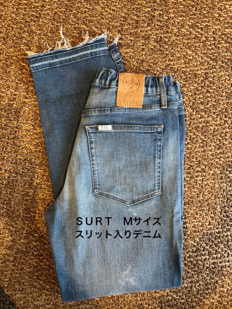 【ＳＵＲＴ】　スリット入りデニム　Ｍサイズ
