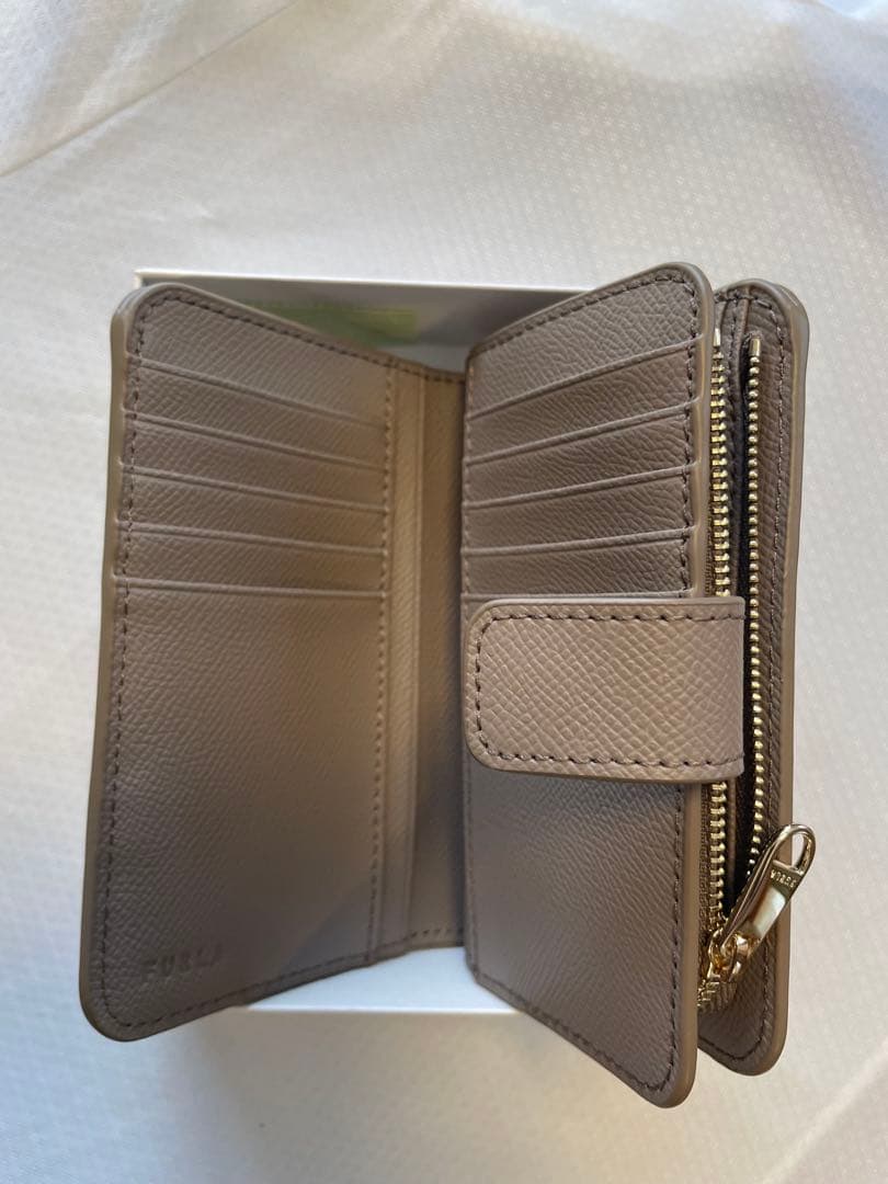 FURLA二つ折り財布・新品、未使用