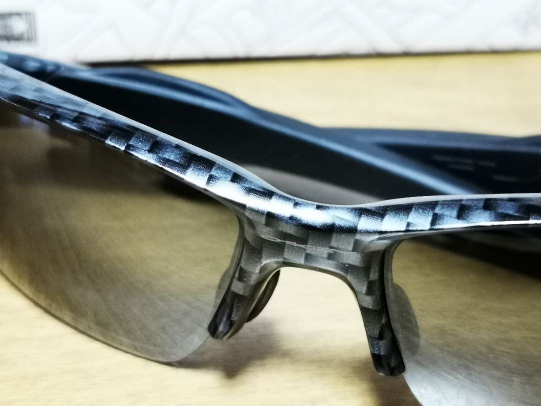 Oakley flak2.0カスタム サングラス　カーボン柄　度付き