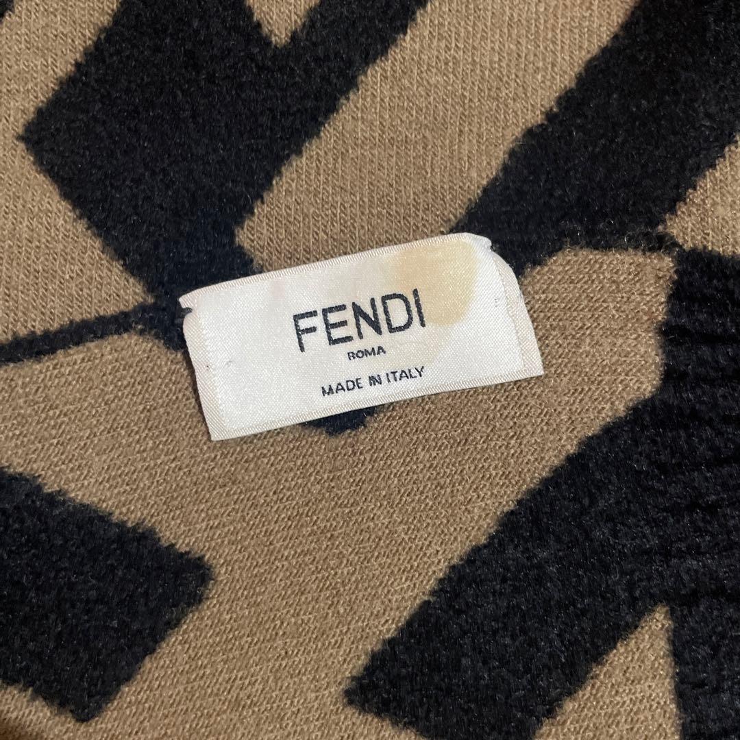 あやかの FENDI ズッカ柄 ニットマフラー ストール