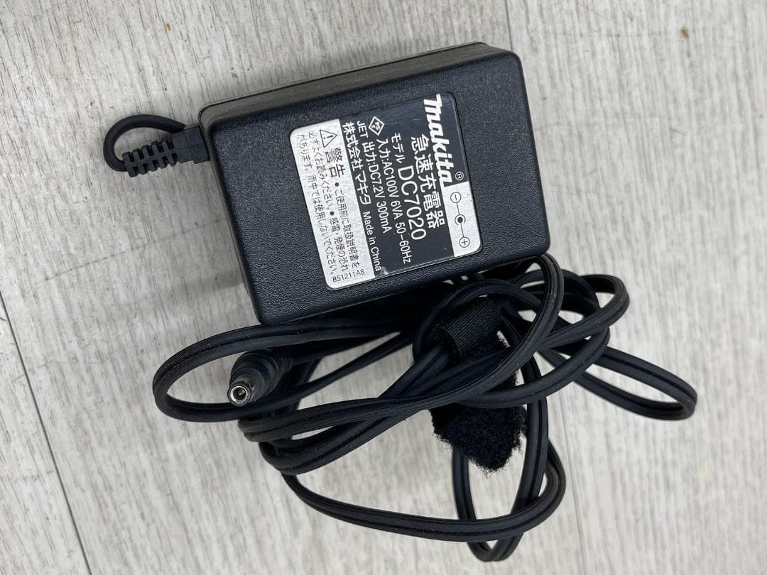マキタ 充電式クリーナ 4072DW 動作確認済 紙パック 充電器 取説 元箱