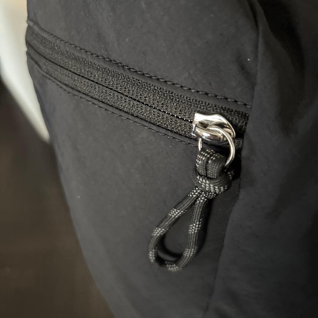 Lululemon ブラック ショルダーバッグ