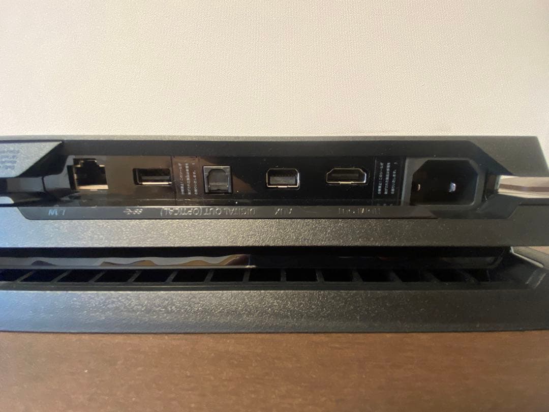 PS4 PRO 本体CUH-7000B 1Tジェットブラック+ソフト5点