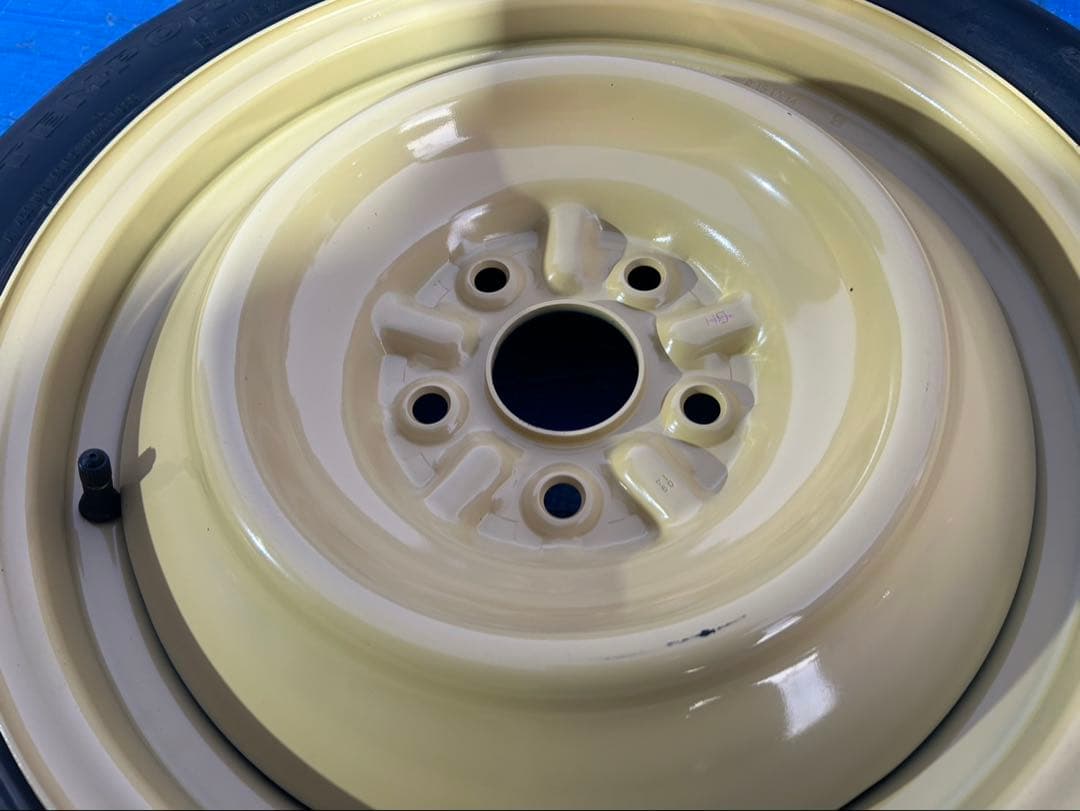 トヨタ　ヴォクシー　ZRR80 スペアタイヤ未使用品