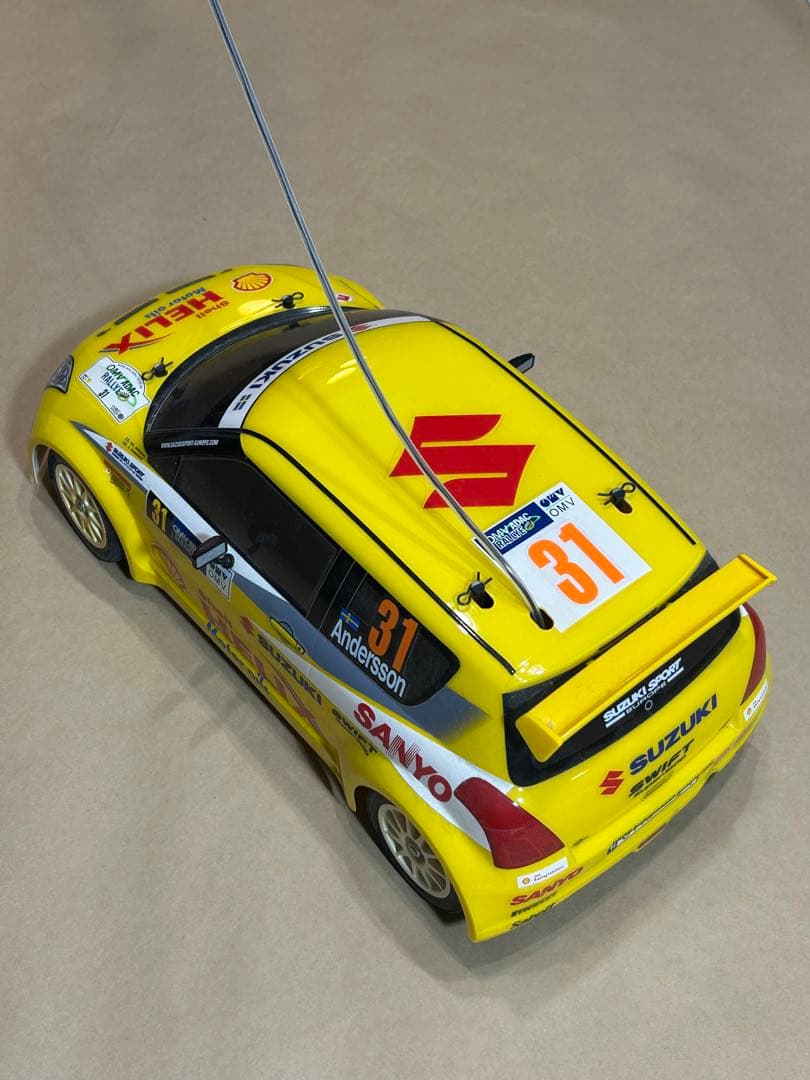 タミヤ　1/10ラジコンカー イエロー