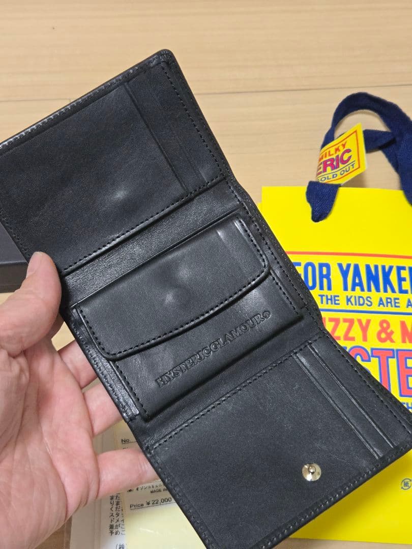 三つ折り財布【完売品】HYSTERIC GLAMOUR ロゴスタッズ