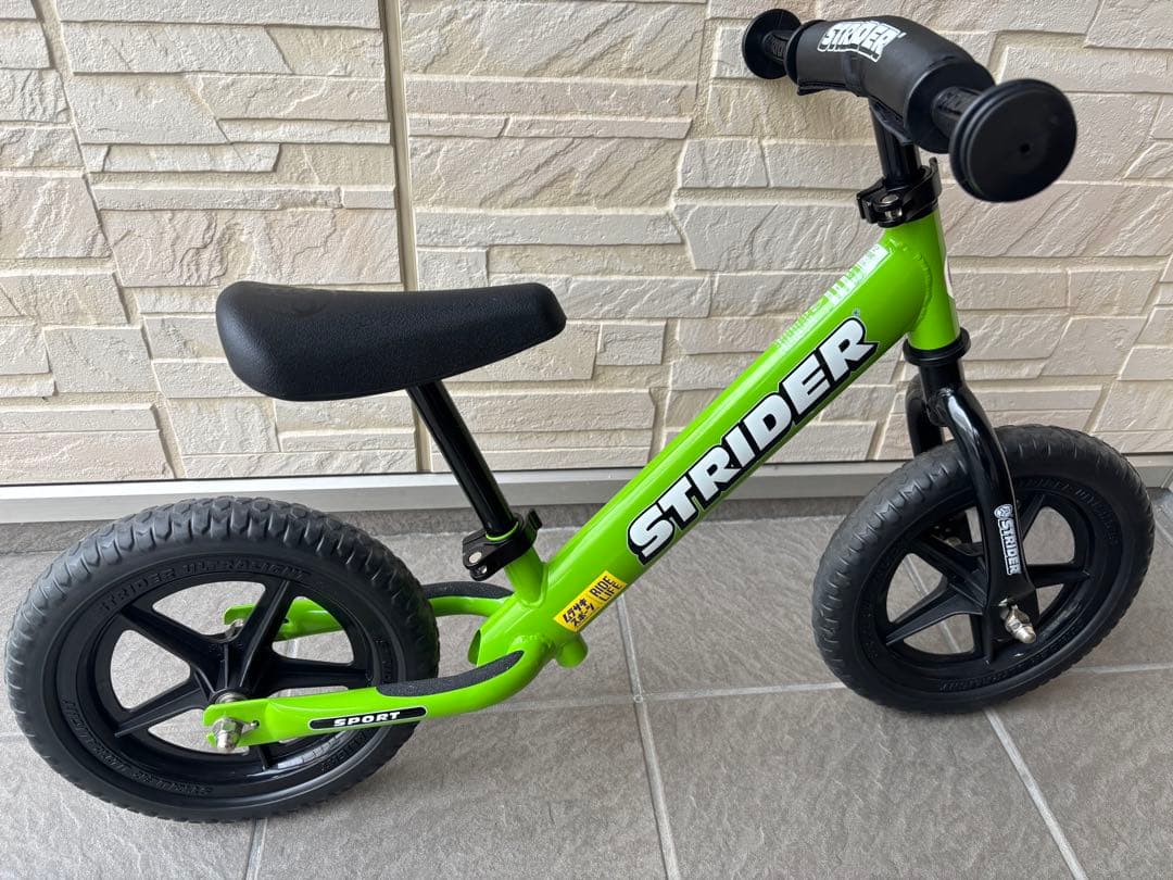 美品　STRIDER バランスバイク グリーン 12インチ