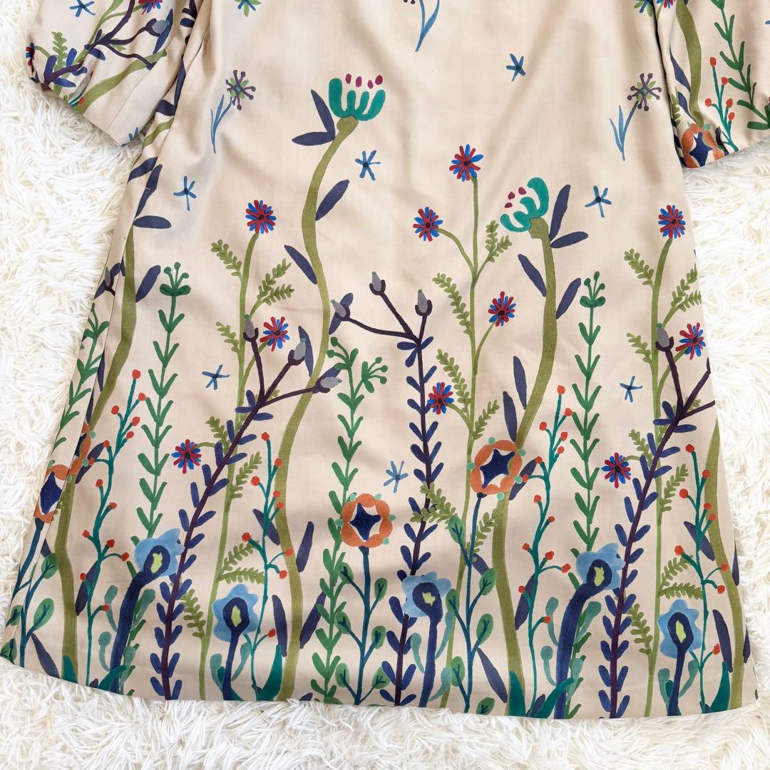 専用　極美品　近年モデル　ホコモモラ　襟付きワンピース　花柄　Aライン　ベージュ