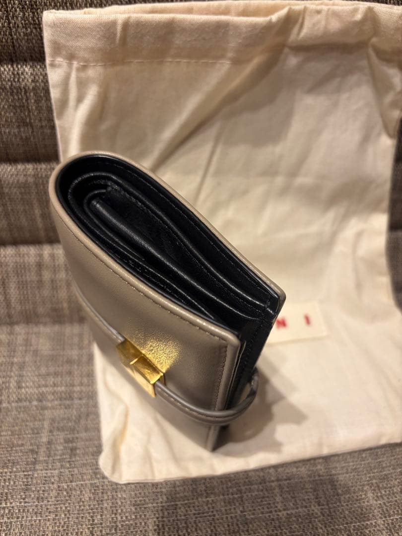 3/15まで限定価格　MARNI ベージュ　二つ折り財布