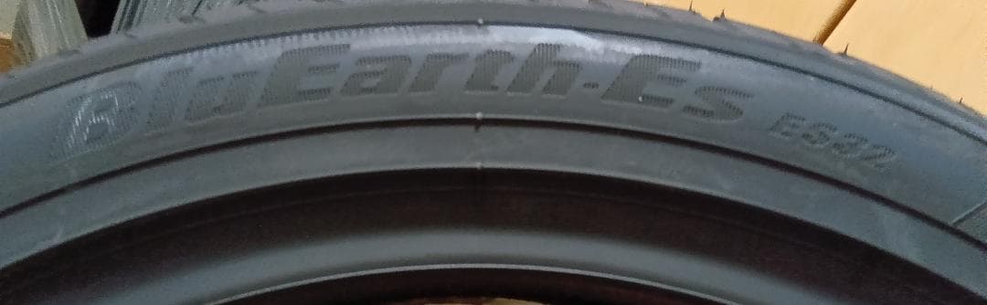 送料込未使用2022年製ヨコハマブルーアースEs　ES32　　245/40R18